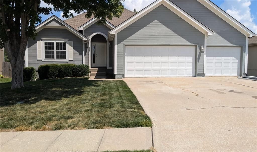 324 NE Woodbury Drive — photo 1