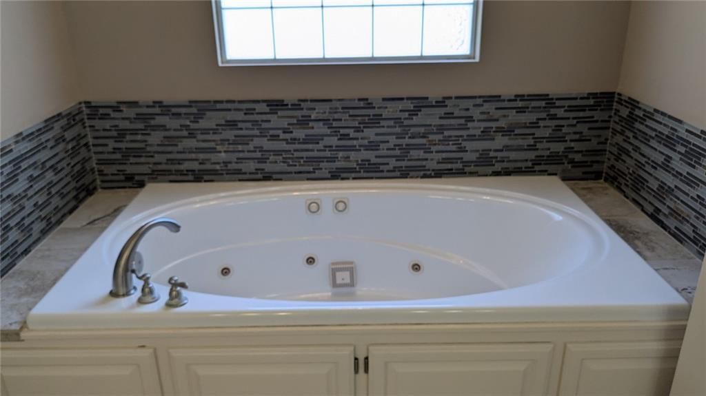 324 NE Woodbury Drive — photo 28