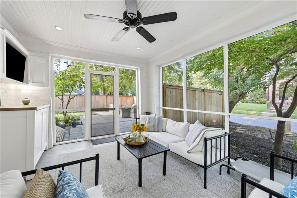 1000 W Gregory Boulevard — photo 16