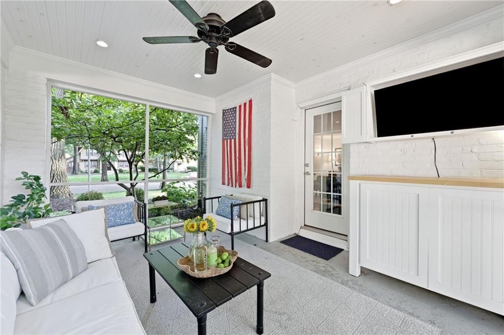 1000 W Gregory Boulevard — photo 18