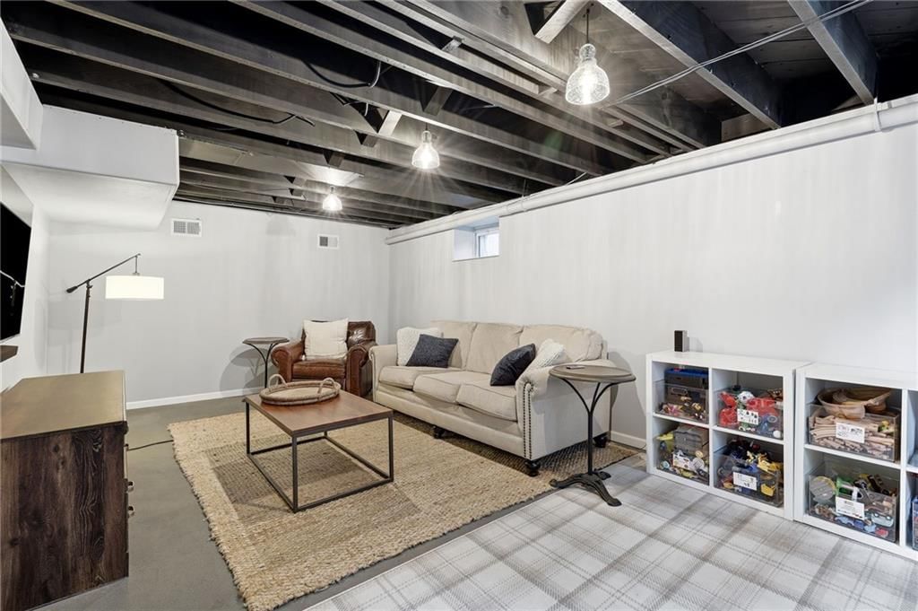 1000 W Gregory Boulevard — photo 34