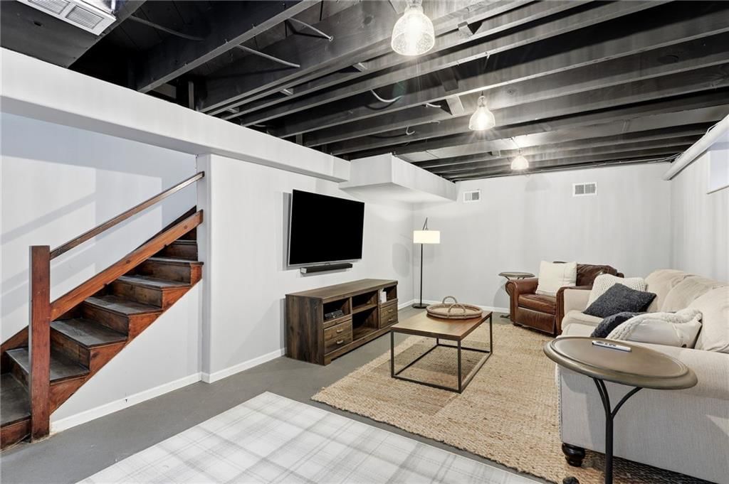 1000 W Gregory Boulevard — photo 35