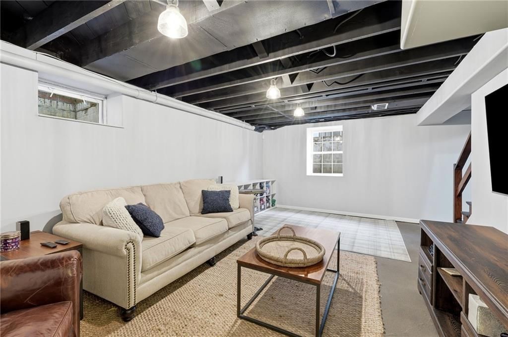 1000 W Gregory Boulevard — photo 36