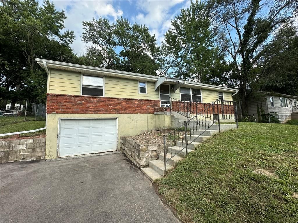 6303 N Broadway Street — photo 1
