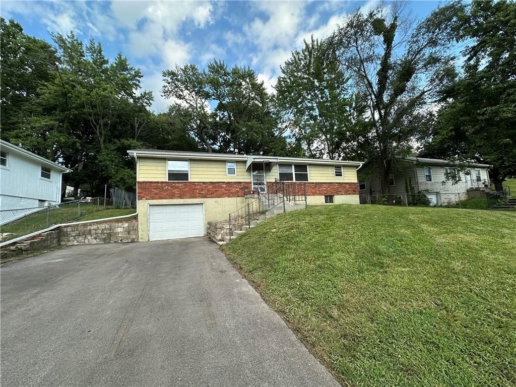 6303 N Broadway Street — photo 2