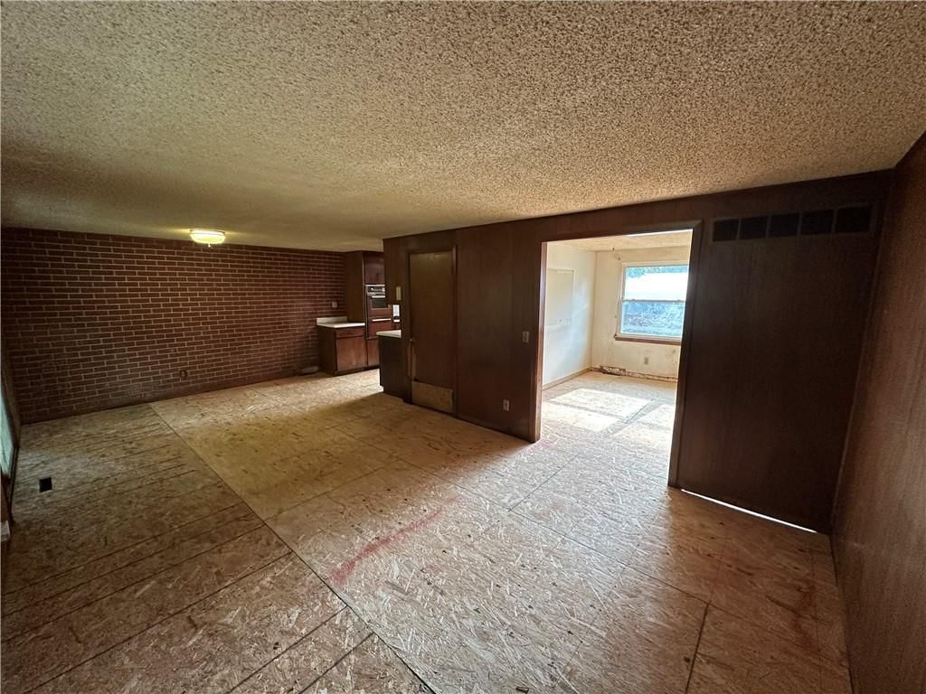 6303 N Broadway Street — photo 9