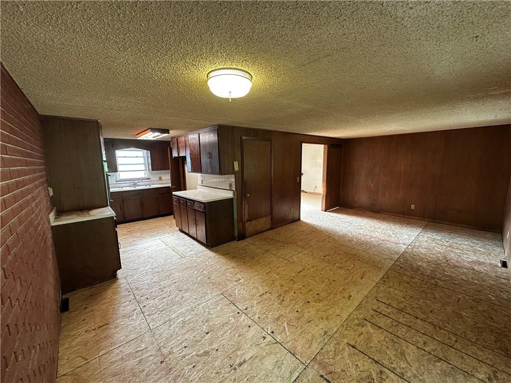 6303 N Broadway Street — photo 10