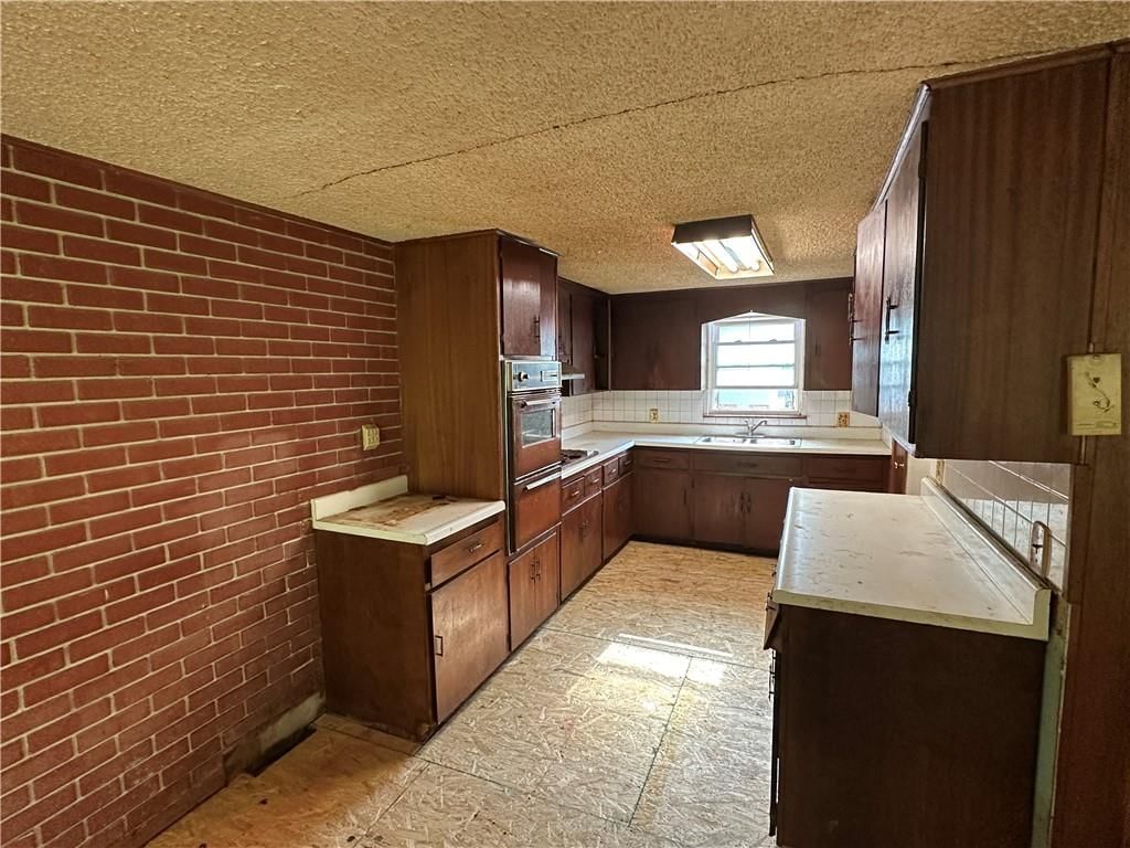 6303 N Broadway Street — photo 11