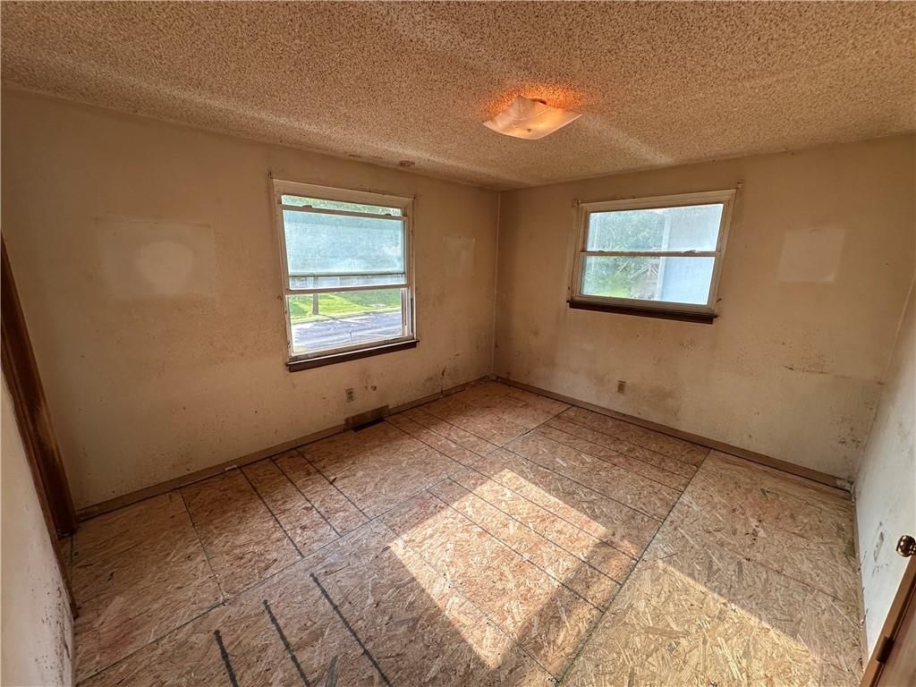 6303 N Broadway Street — photo 15
