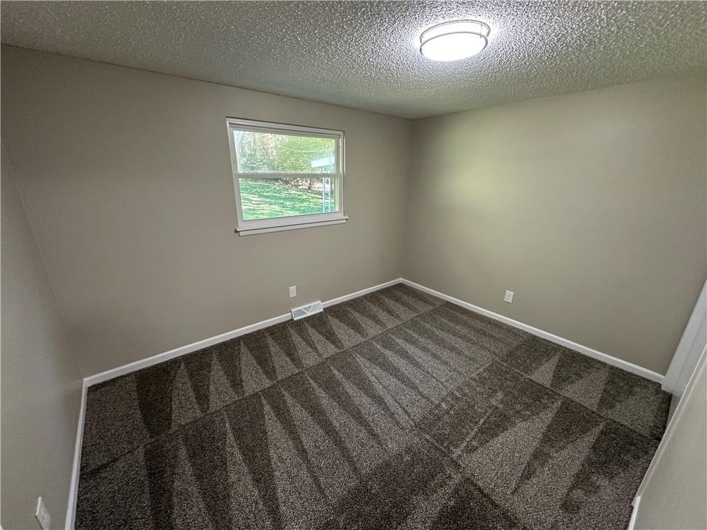 Photo 24 of 25 - 6303 N Broadway Street, Kansas City, MO 64118