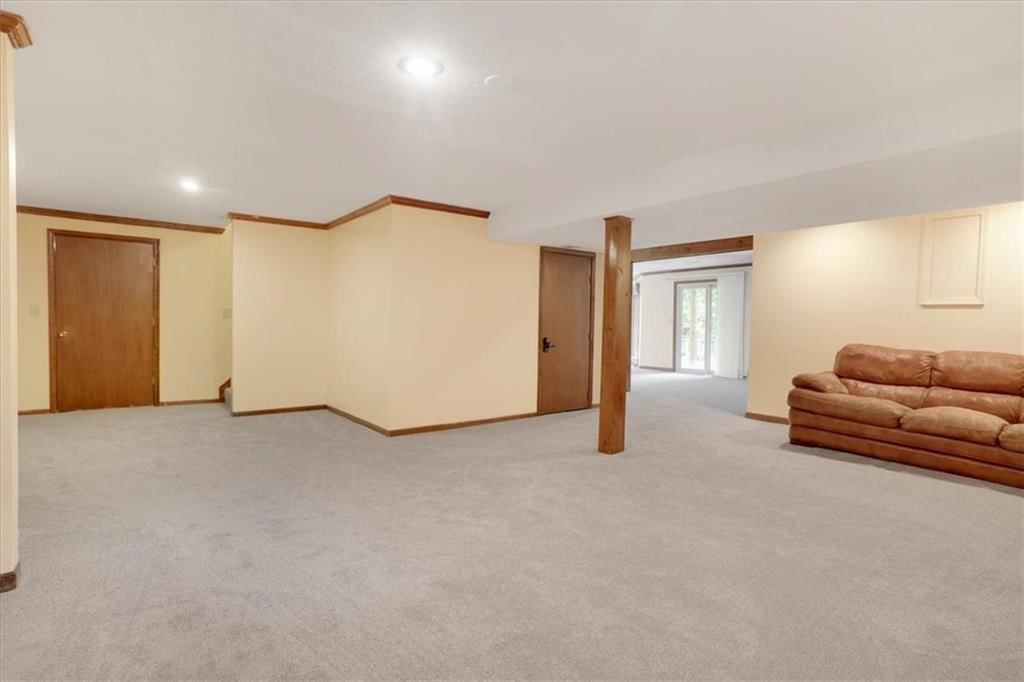 15819 Overbrook Lane — photo 40