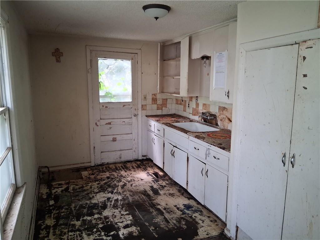 7700 W 65th Terrace — photo 8