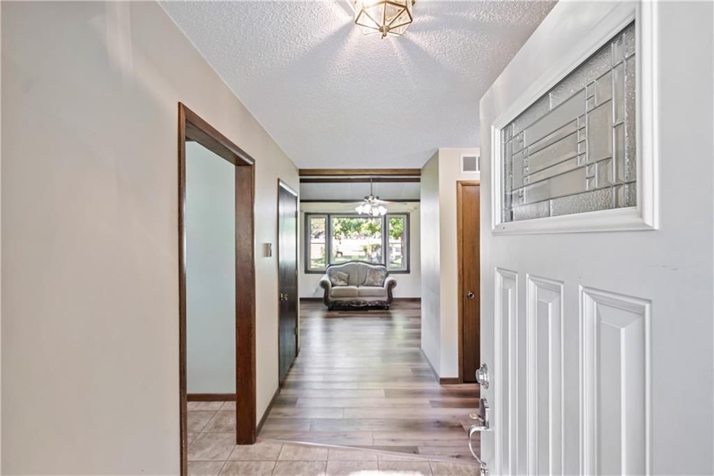 106 S Hazen Street — photo 11