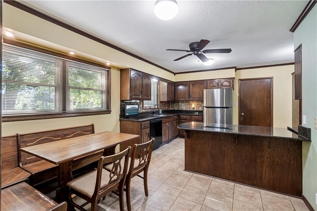 106 S Hazen Street — photo 17