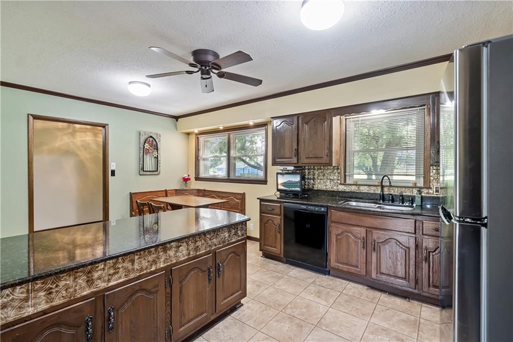 106 S Hazen Street — photo 19