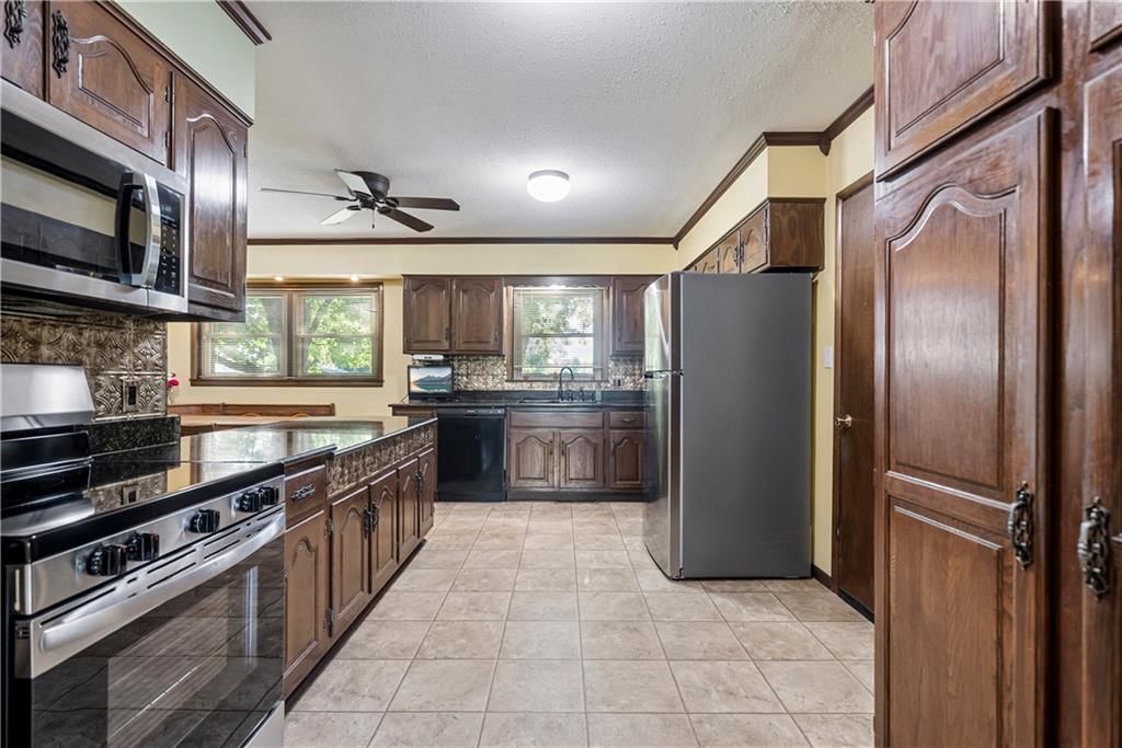 106 S Hazen Street — photo 22