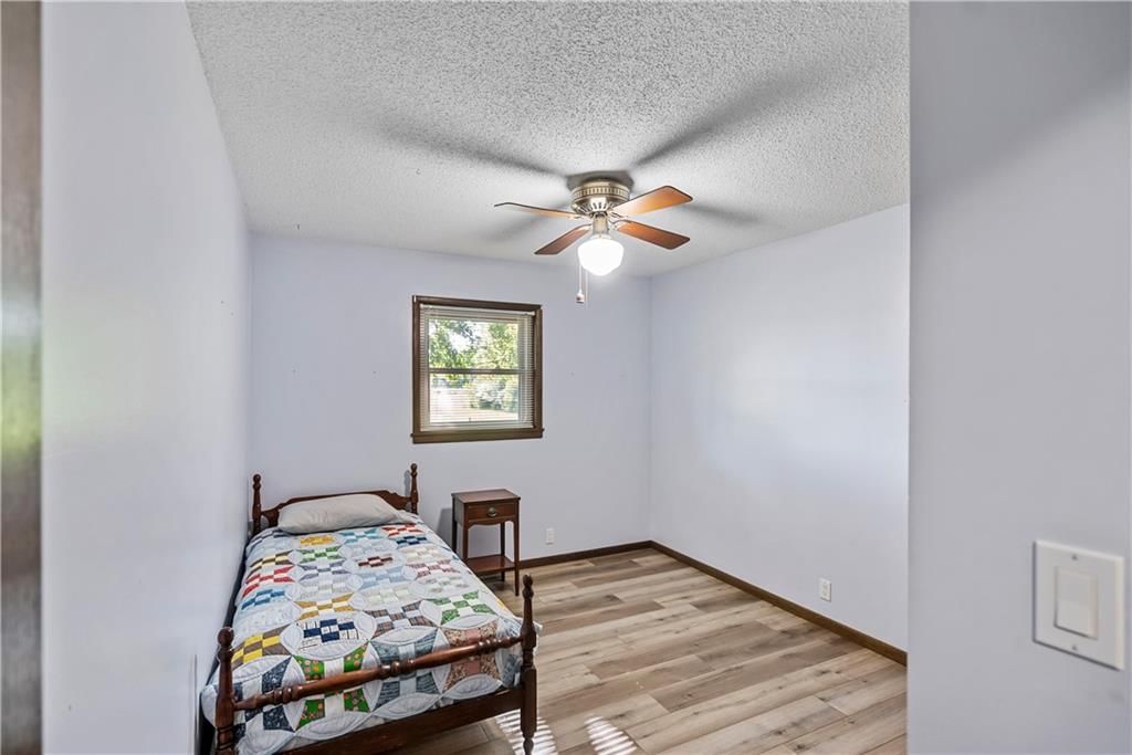 106 S Hazen Street — photo 26