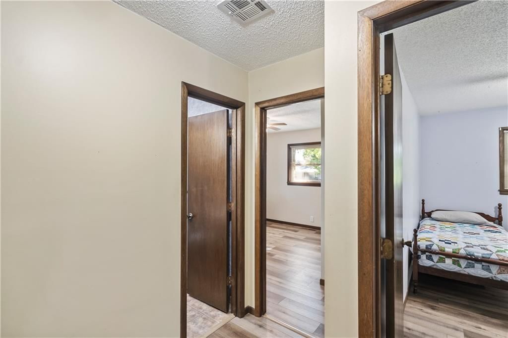 106 S Hazen Street — photo 28