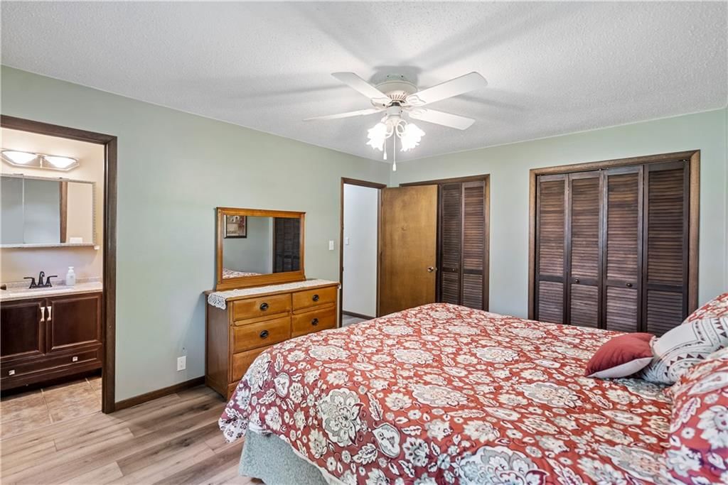 106 S Hazen Street — photo 34