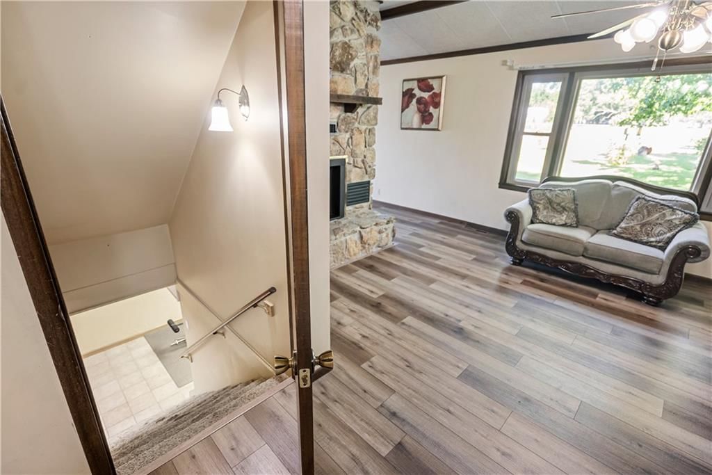 106 S Hazen Street — photo 37