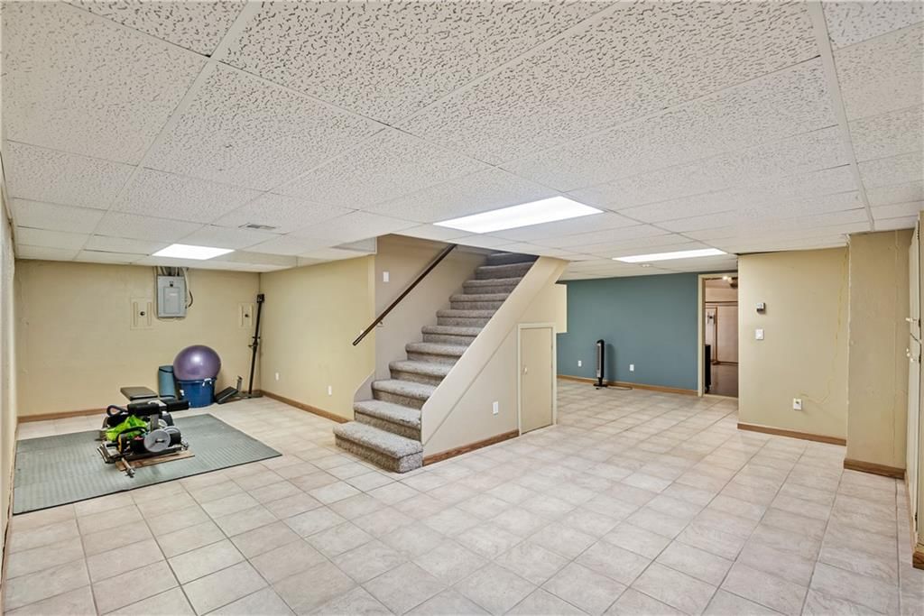 106 S Hazen Street — photo 39