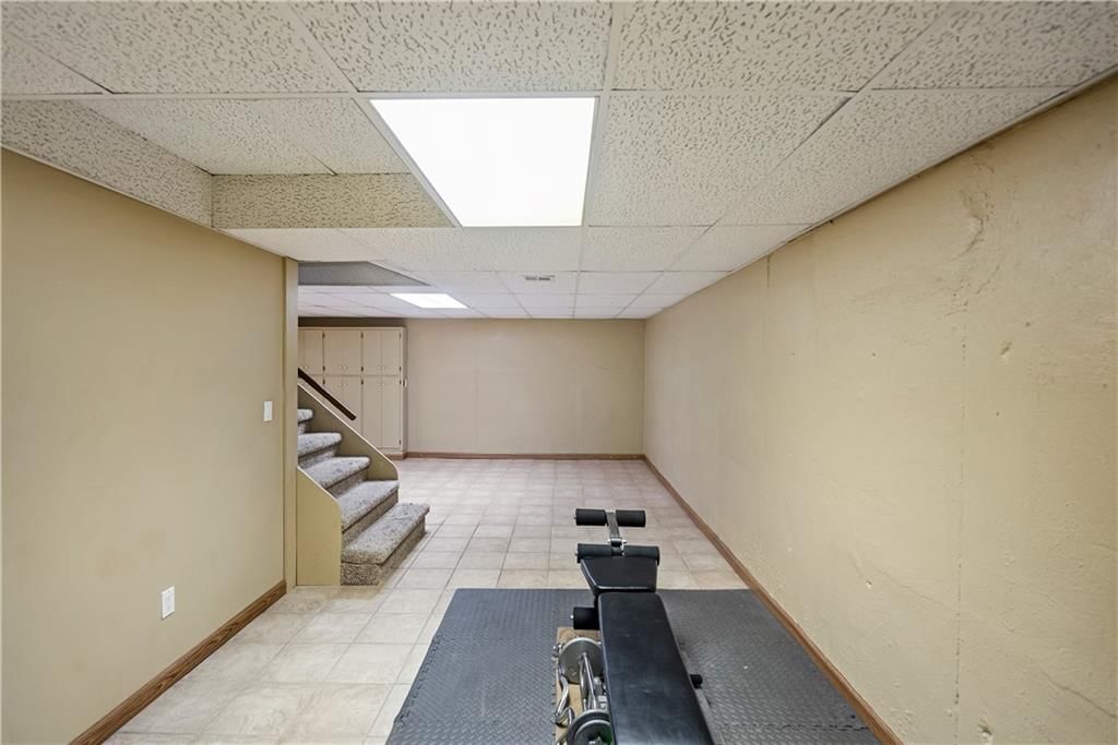 106 S Hazen Street — photo 40
