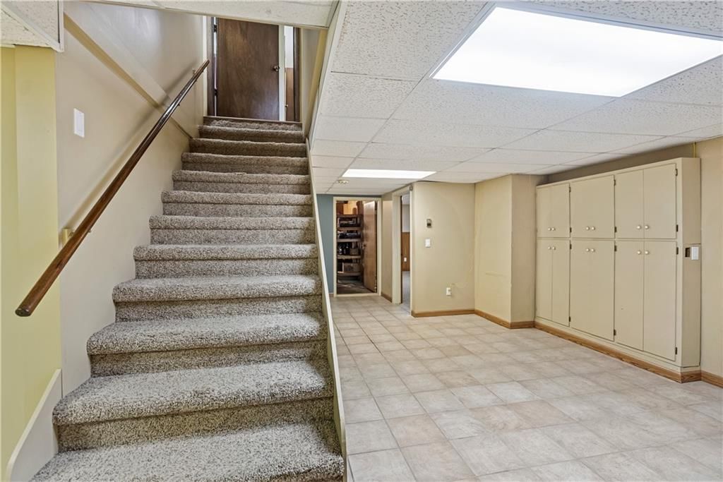 106 S Hazen Street — photo 41