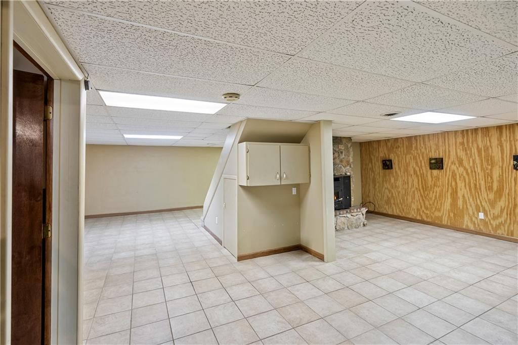 106 S Hazen Street — photo 42