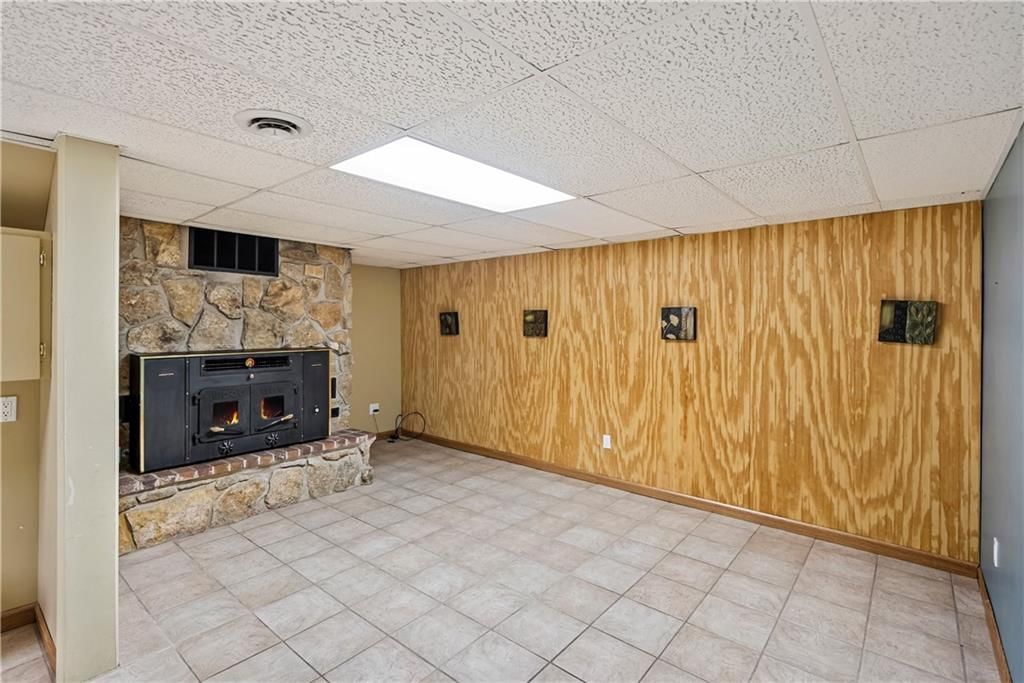 106 S Hazen Street — photo 43