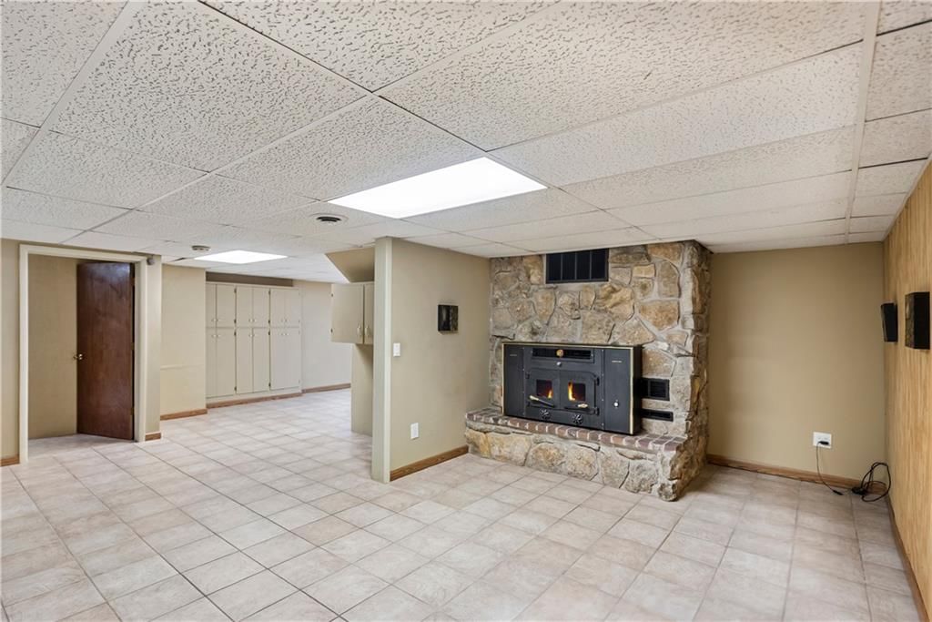 106 S Hazen Street — photo 44