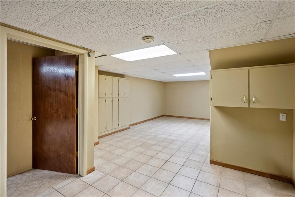106 S Hazen Street — photo 45