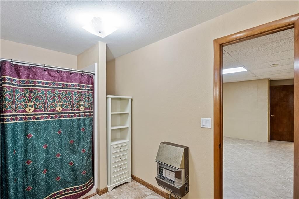 106 S Hazen Street — photo 48