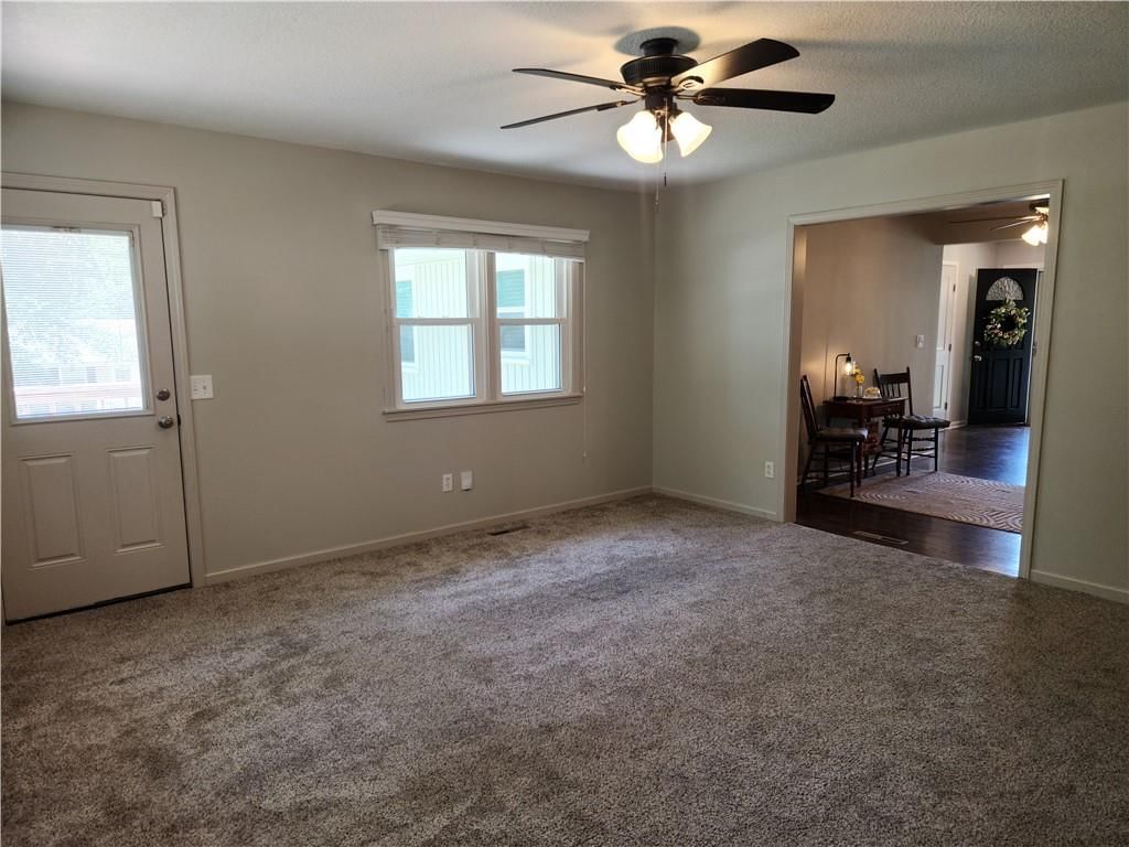 3219 S Vest Avenue — photo 14