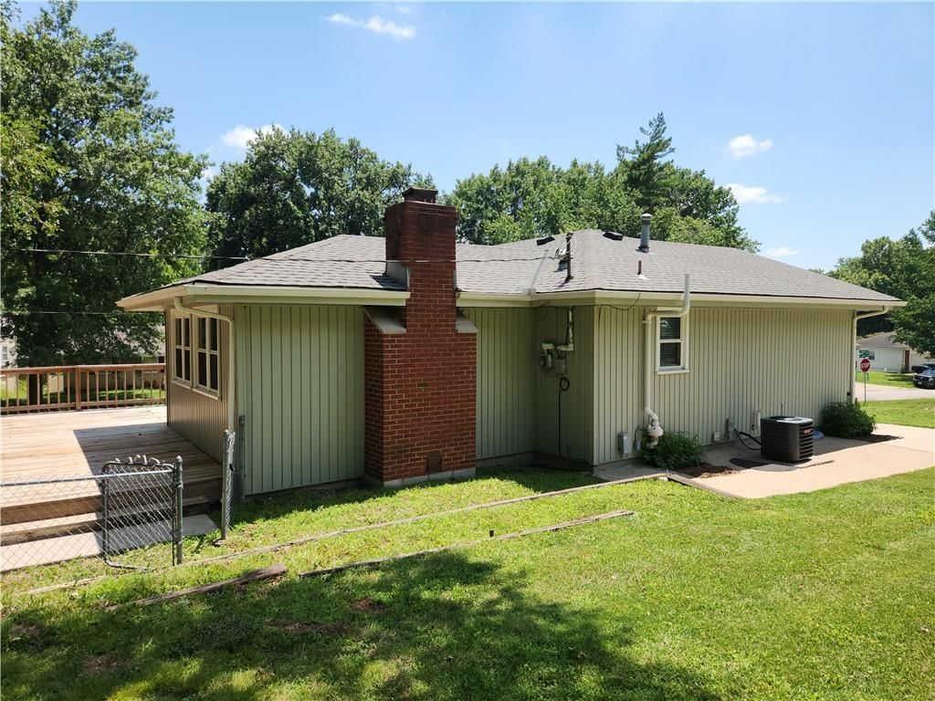 3219 S Vest Avenue — photo 33