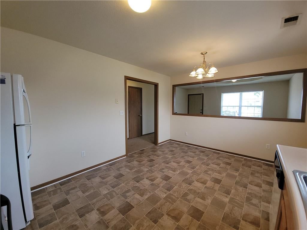 183-185 NW Woodbury Drive — photo 6