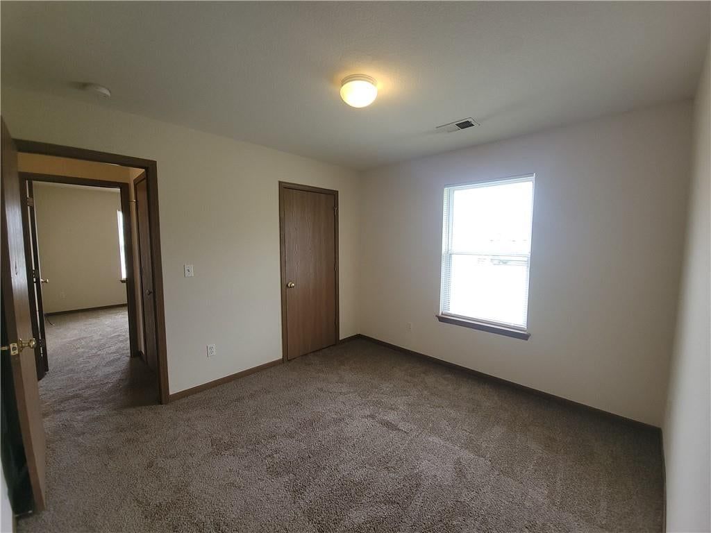 183-185 NW Woodbury Drive — photo 10