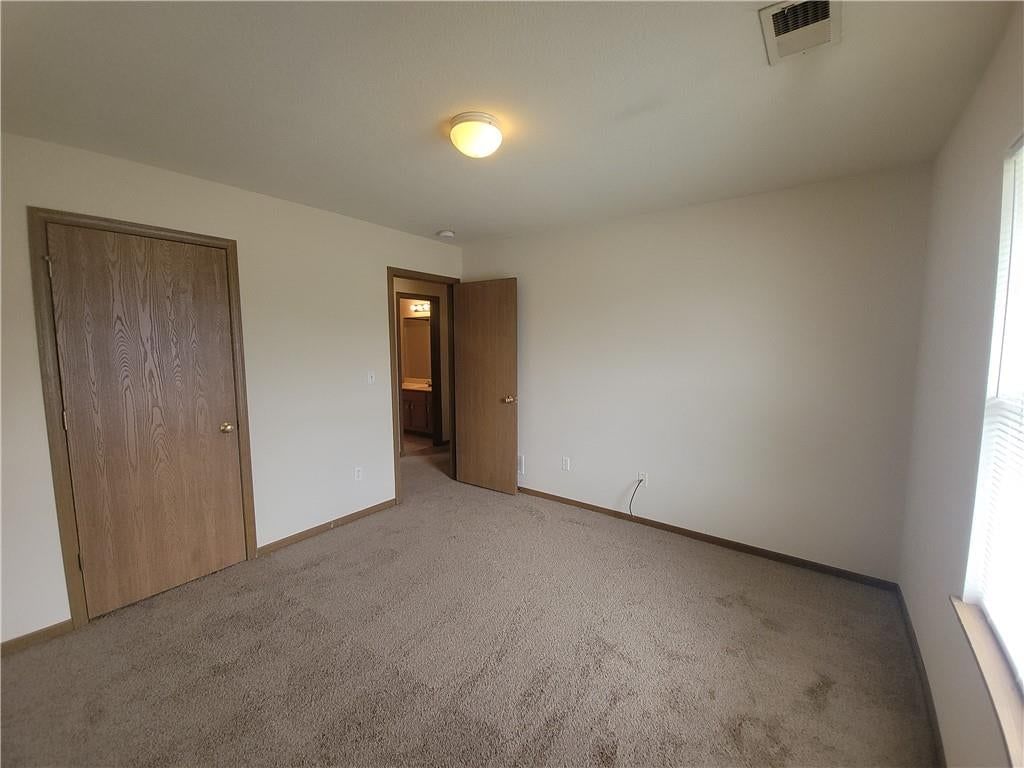 183-185 NW Woodbury Drive — photo 11