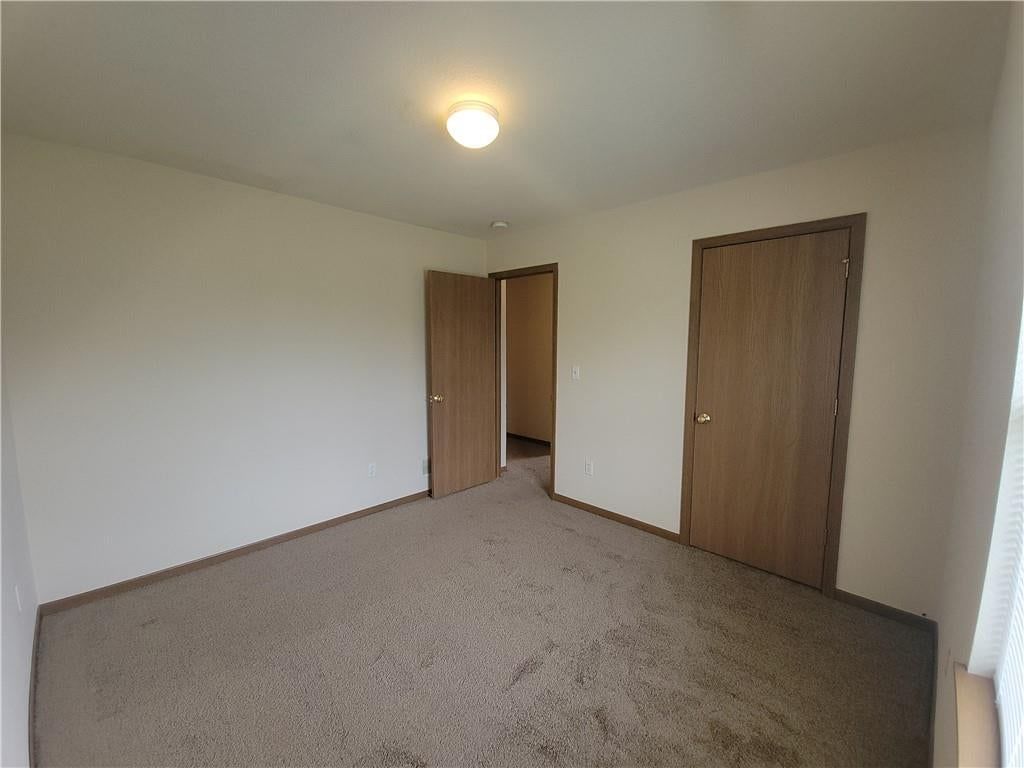 183-185 NW Woodbury Drive — photo 13