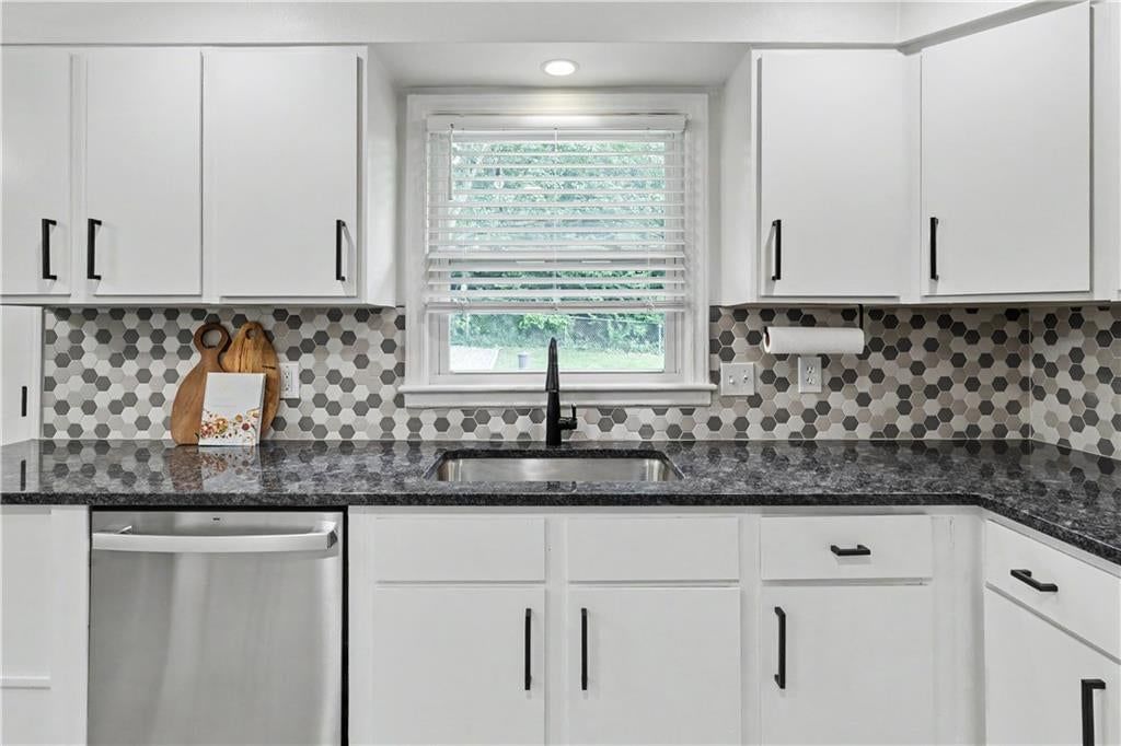 6704 Woodward Street — photo 12