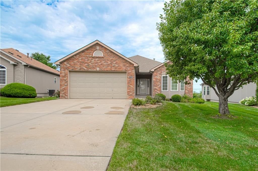 Photo 3 of 29 - 7500 NE 113th Street, Kansas City, MO 64157