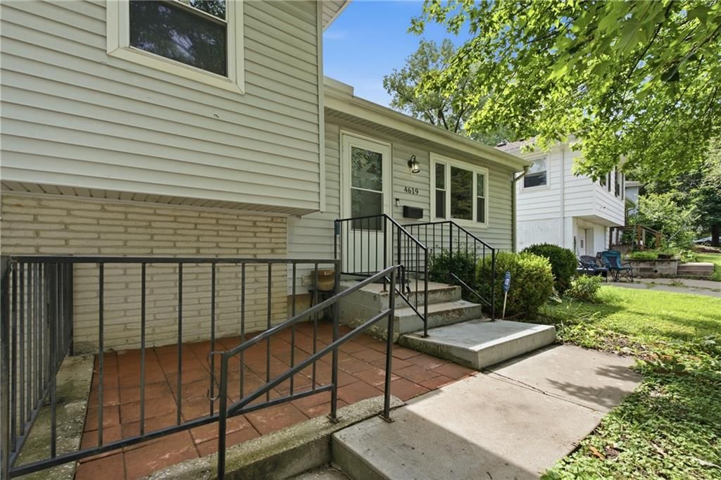 4619 N Bristol Avenue — photo 2