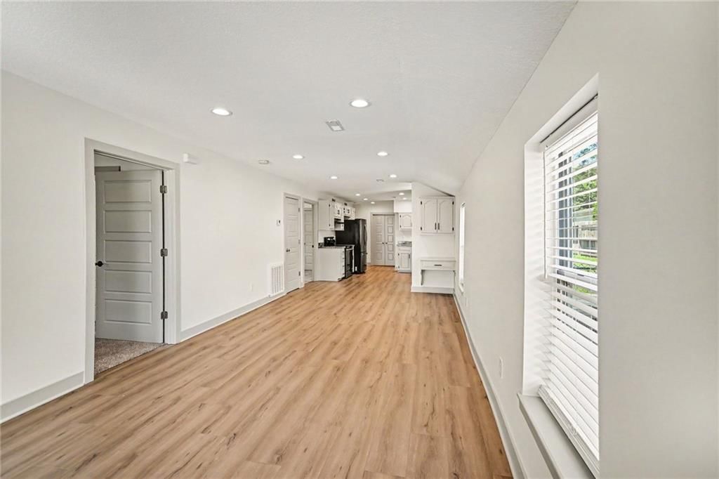 320 Elm Street — photo 7