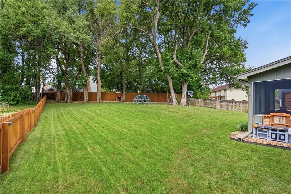 14712 W 81st Street — photo 39