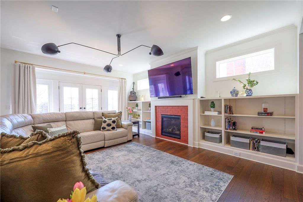 716 W 45th Street — photo 11
