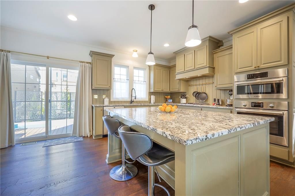 716 W 45th Street — photo 15