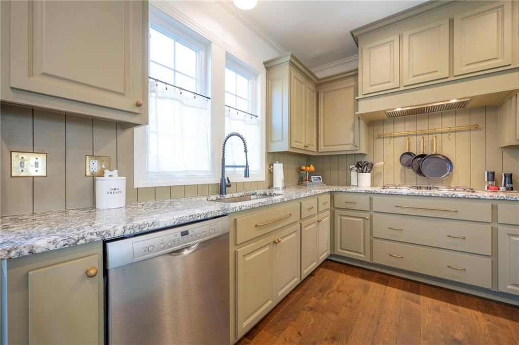 716 W 45th Street — photo 20