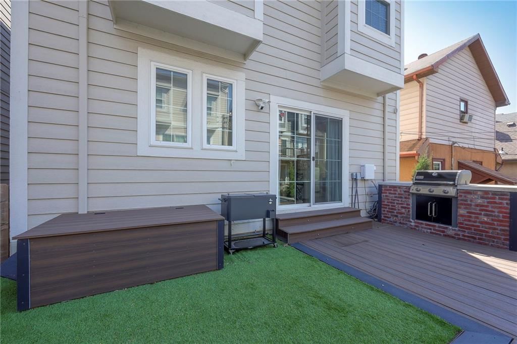 716 W 45th Street — photo 36