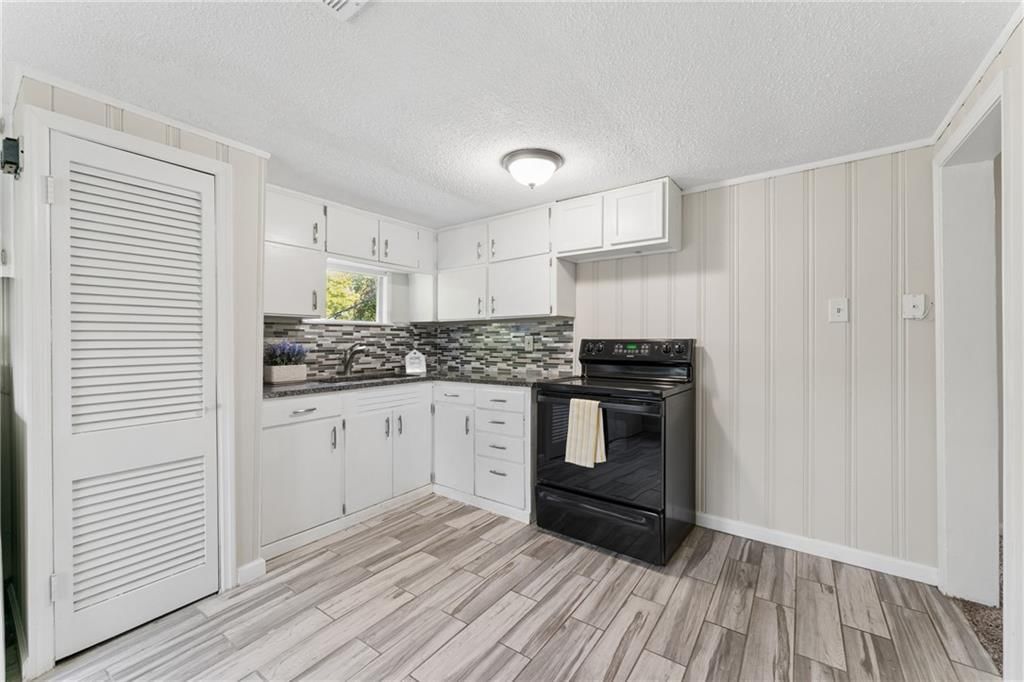 8110 Walnut Street — photo 34