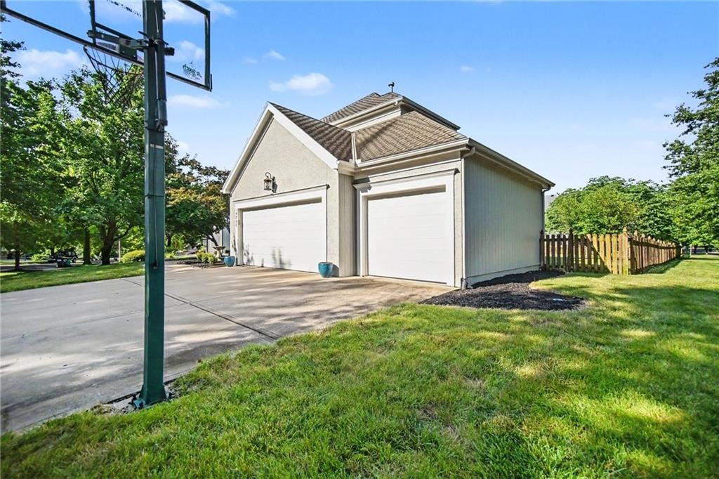 15820 Briar Street — photo 2
