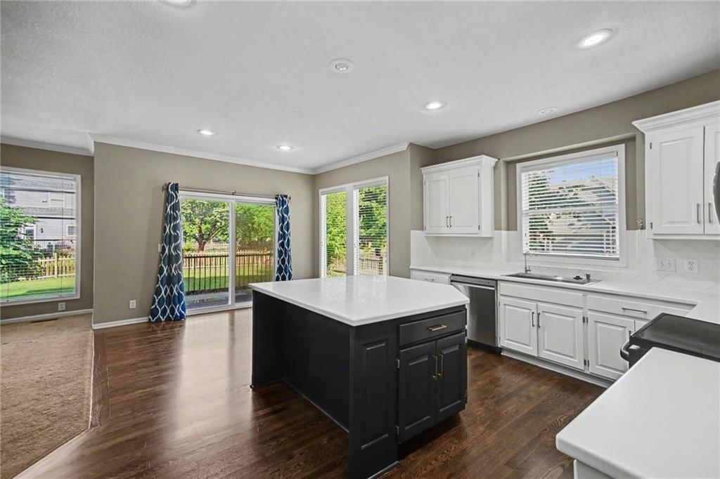 15820 Briar Street — photo 9
